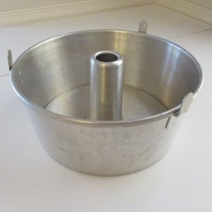 Wear Ever Aluminum 10" Bundt pan